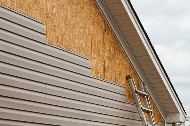 Professional Siding Inspection technician working in Holmdel, NJ